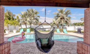 Modern 4 Bedroom -Kosher - Heated Pool - Game Room
